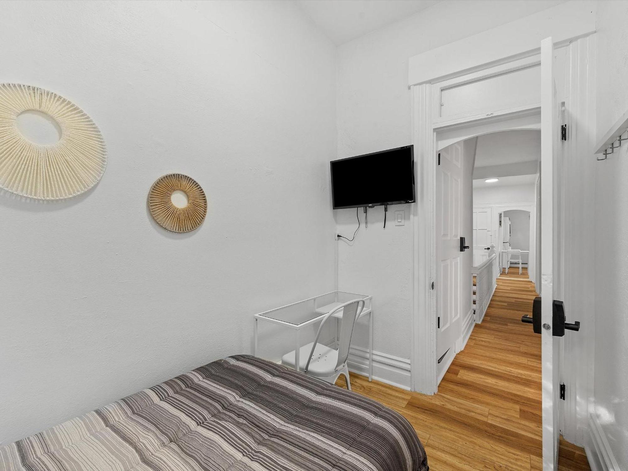 Bloomfield, Shadyside !c Modern And Cozy Private Bedroom With Shared Bathroom Homestay