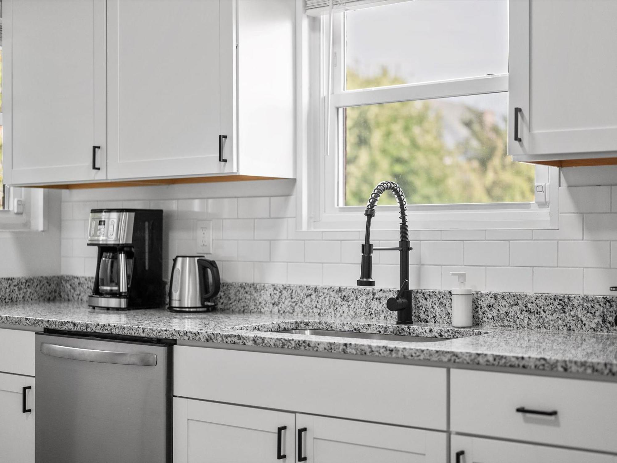 Homestay Bloomfield, Shadyside !c Modern And Cozy Private Bedroom With Shared Bathroom *